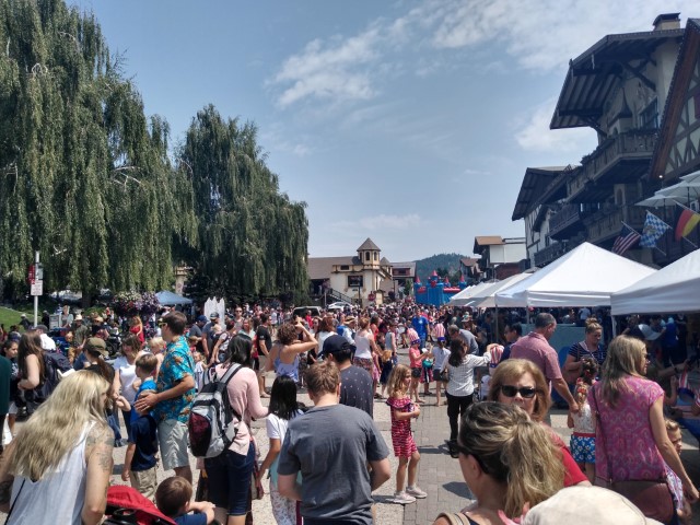 Leavenworth Kinderfest Crowds