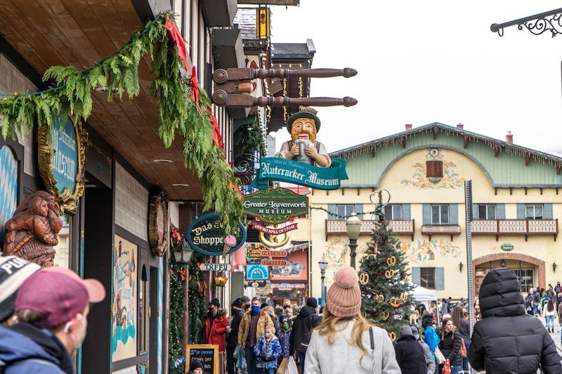 Leavenworth Winter Crowds